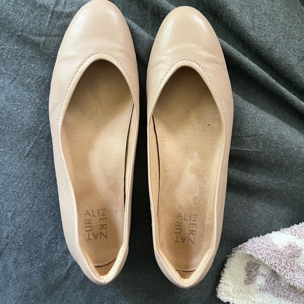 Naturalizer nude/pink flats